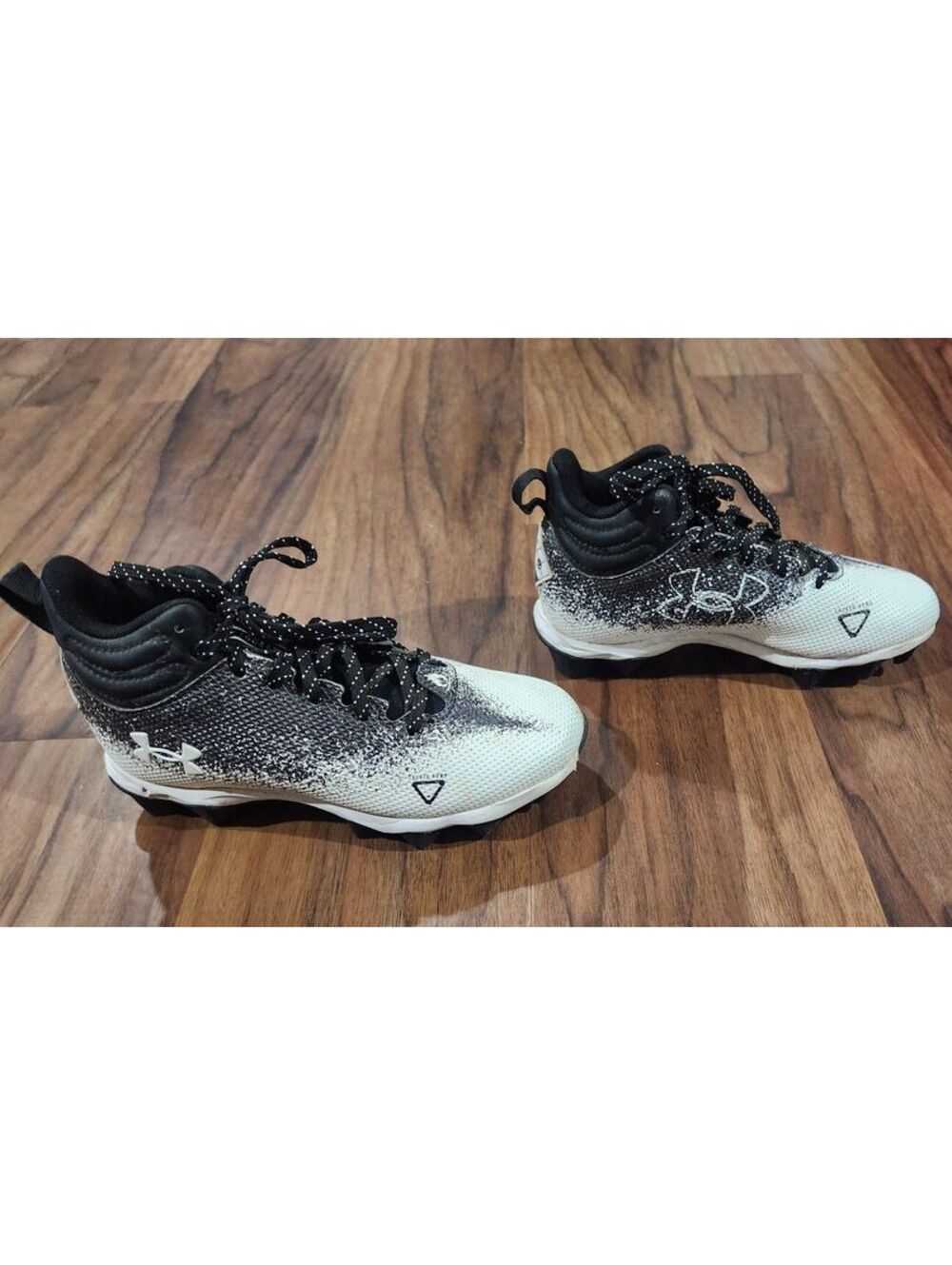 Under Armour Boy's Spotlight Fran RM 2.0 Jr. Football Shoe, Size 1Y